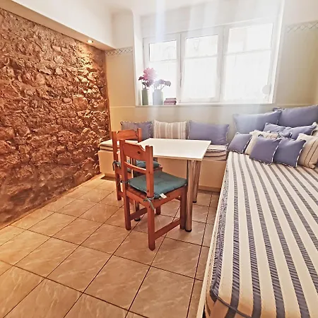 Apartment Back To Tradition, By The Acropolis!
